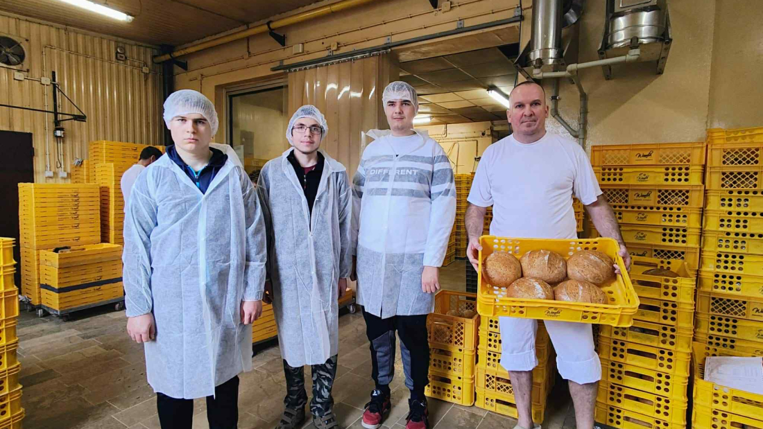 5e054100-b22e-4908-932a-f1a3897bc6f0